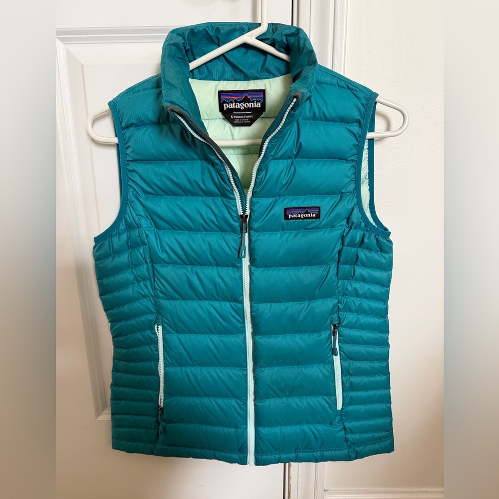 Patagonia Women’s Teal Puffer Vest Size Small